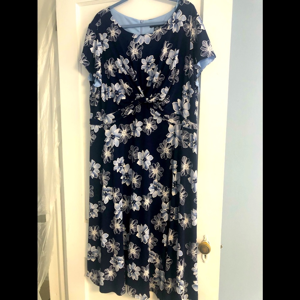 Gorgeous floral plus size midi dress